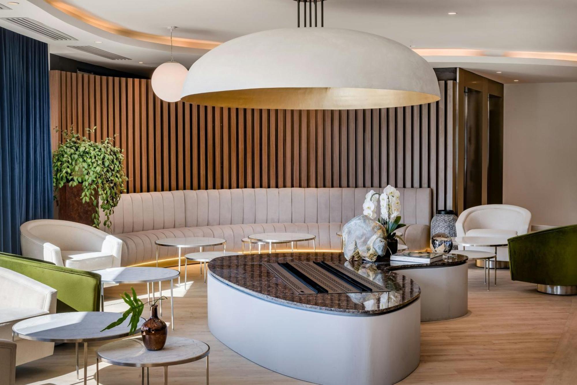 Ac Hotel By Marriott 圣朱利安恩因 外观 照片