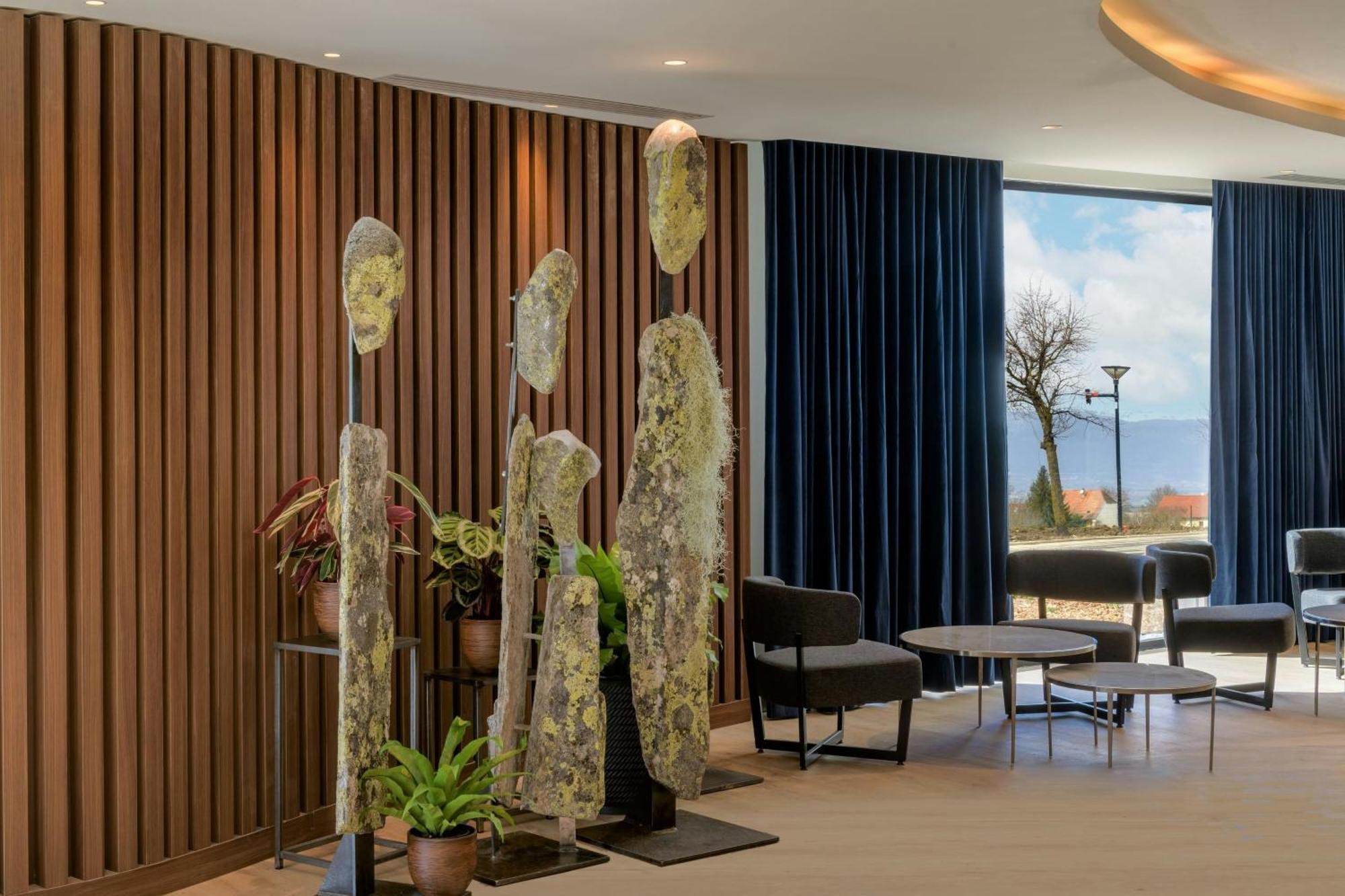 Ac Hotel By Marriott 圣朱利安恩因 外观 照片